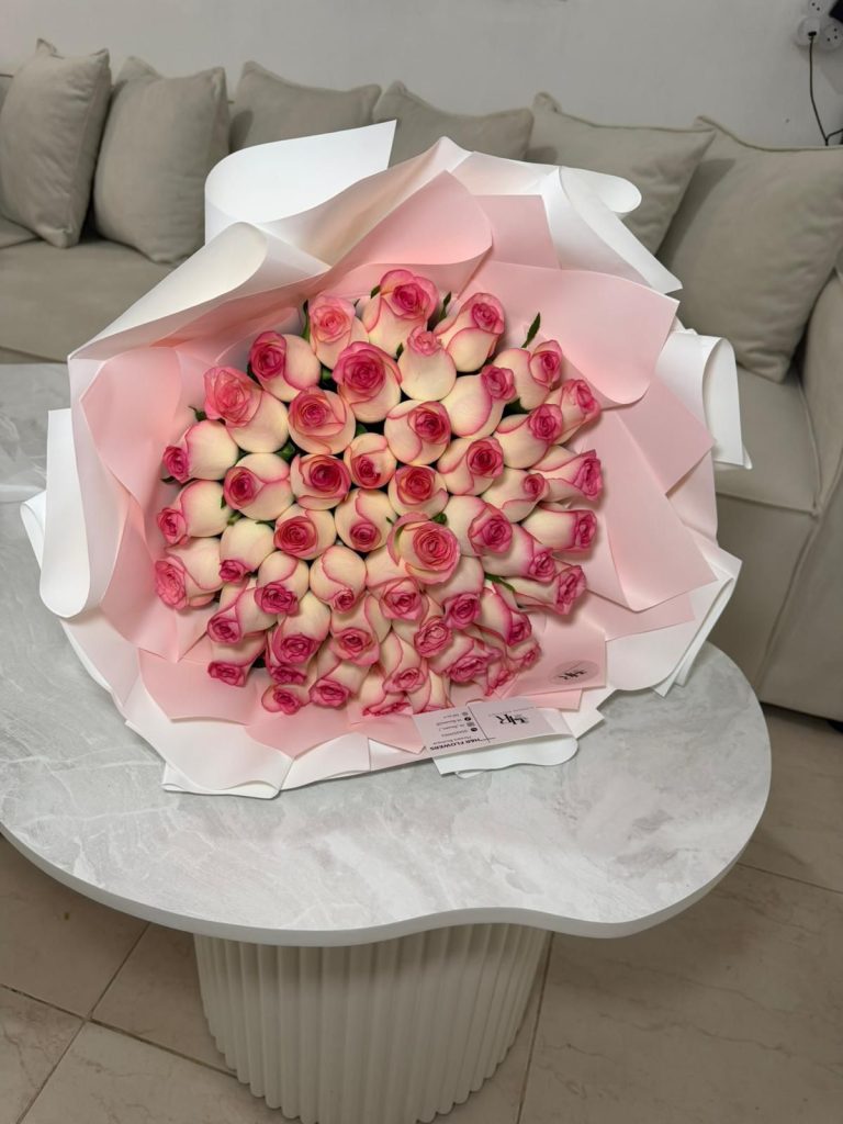 🌸 זר ג'מלייה פרימיום – 50 ורדים של קסם (גובה 60 ס"מ)